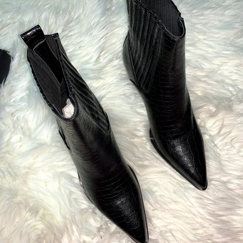 Black pointed boots